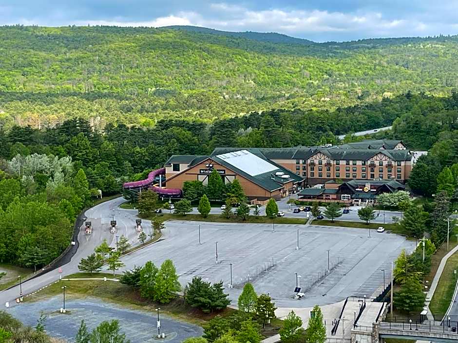 Photo 1 of 50 of Great Escape Lodge & Indoor Waterpark