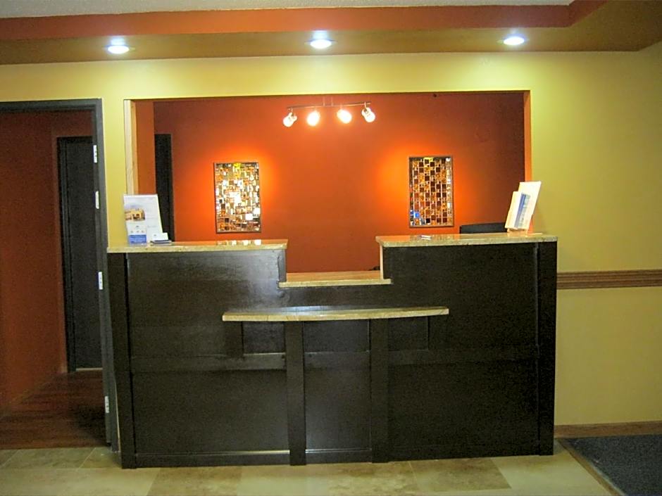 Burnsville Inn & Suites