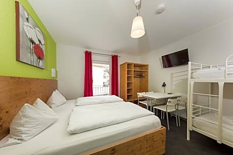 Family room (2 adults + 2 children up to 12 years)