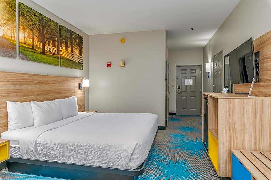 Days Inn & Suites by Wyndham Prattville-Montgomery