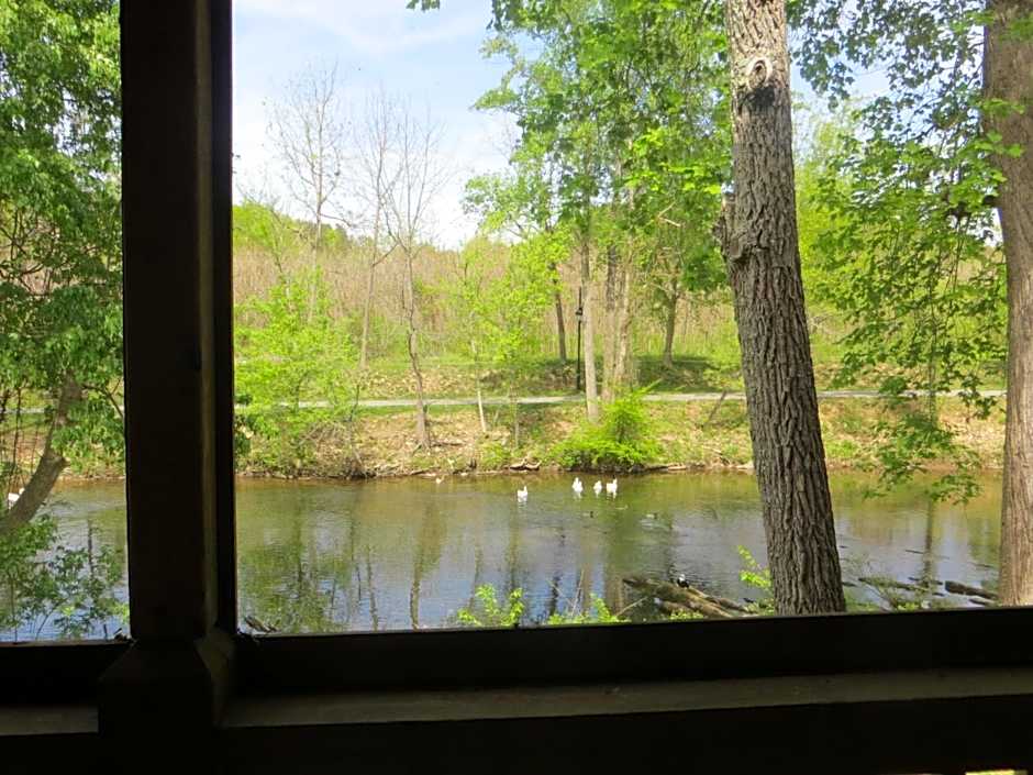 River Place Inn & Cabins