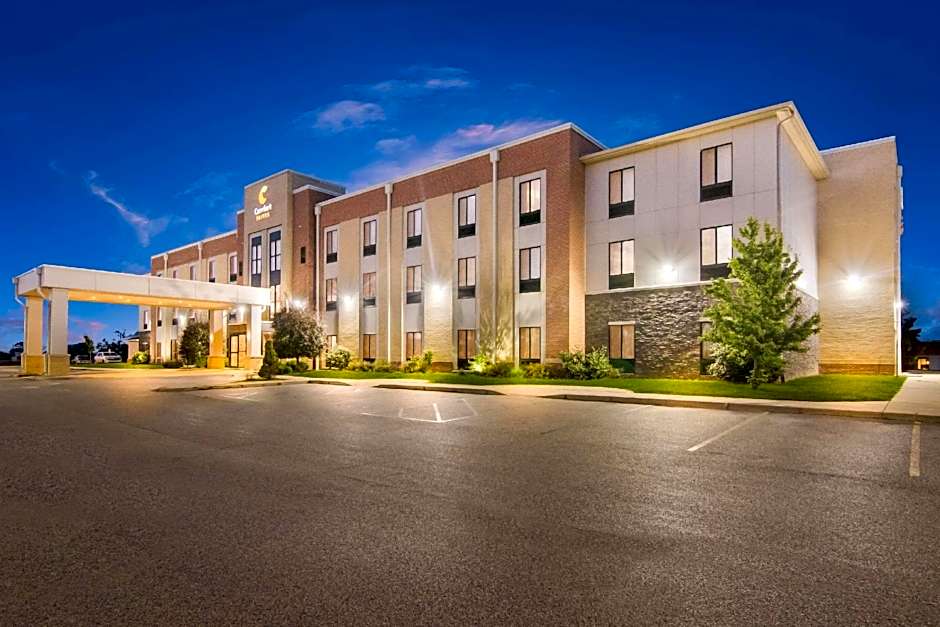 Comfort Suites Rensselaer near Fair Oaks