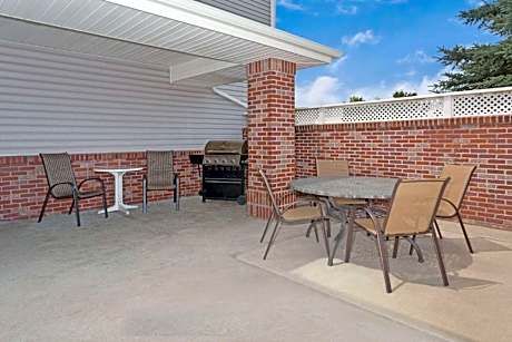 Super 8 by Wyndham Windsor