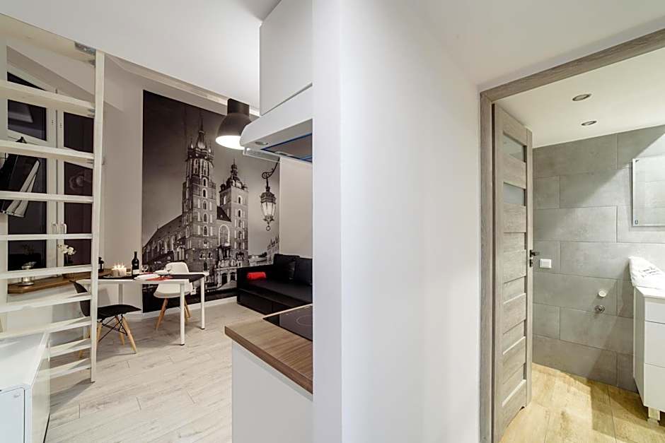2 Nights Apartments - great location, right next to Main Rail and Bus Station, 10 min to Main Square by foot