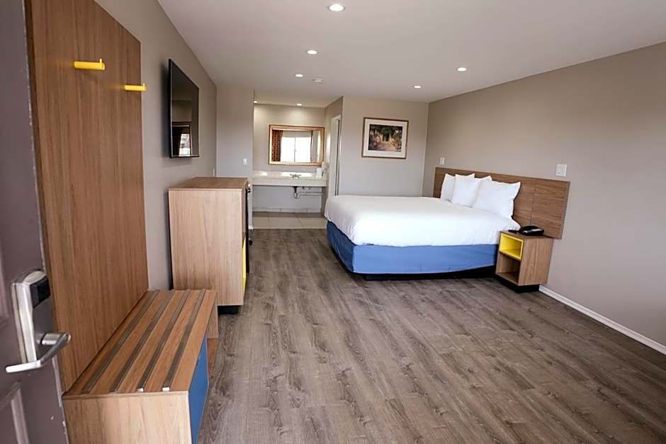 Days Inn by Wyndham Hemet