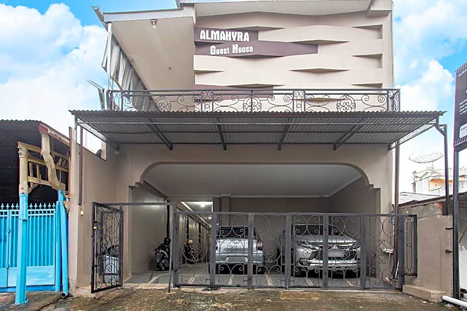 OYO 93477 Almahyra Guest House Syariah