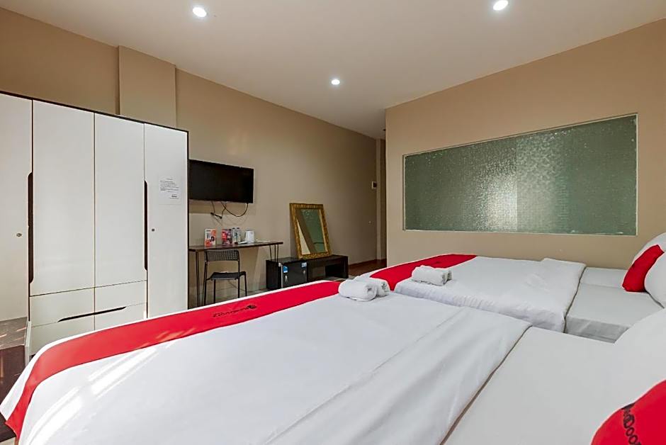 RedDoorz @ Malabar Street