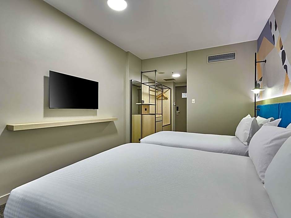 Ibis Perth