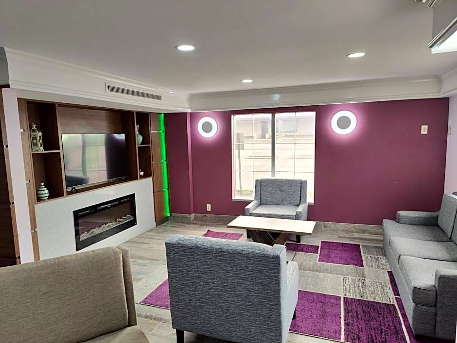 La Quinta Inn & Suites by Wyndham Kansas City Lenexa