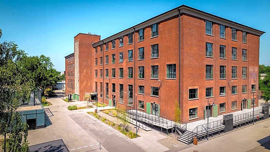 MONTOWNIA Lofts & Experience