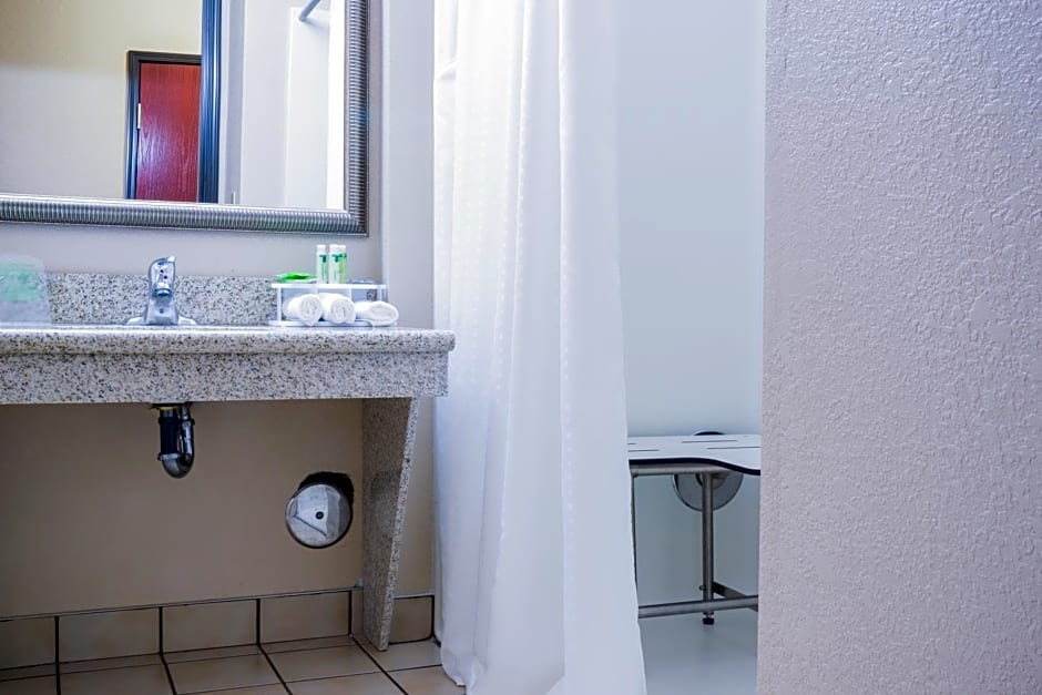 Holiday Inn Express Hotel & Suites Acme-Traverse City By IHG