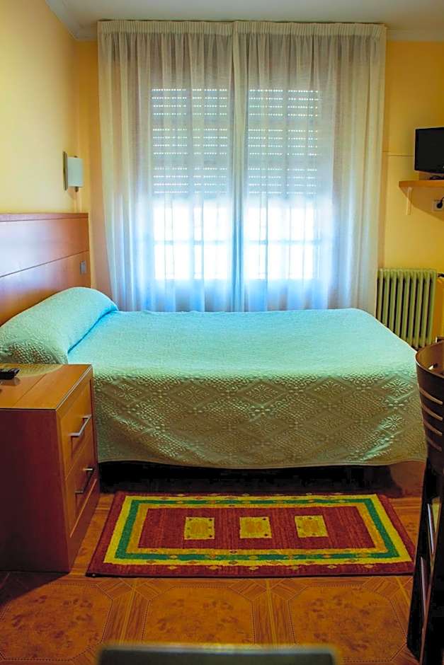 Photo 1 of 5 of Single Room