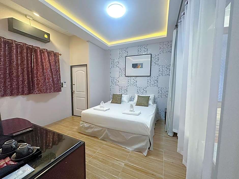 Daddy Dream Hotel and Residence