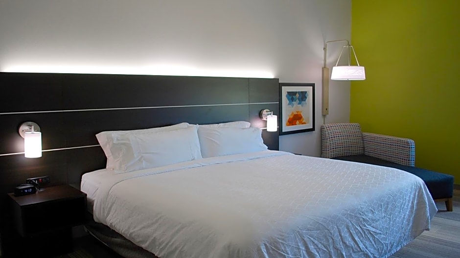 Holiday Inn Express and Suites White Hall By IHG