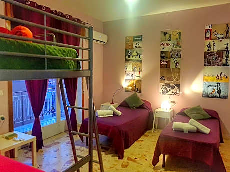 Single Bed in Mixed Dormitory Room