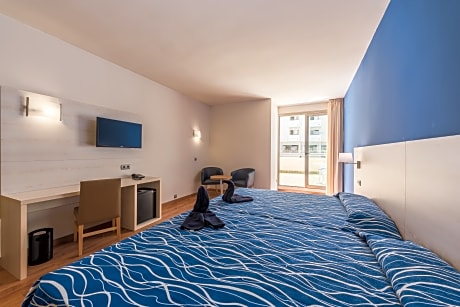 SENATOR ROOM 2 ADULTS + 2 CHILDREN