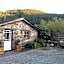 Dolweunydd Bed and Breakfast