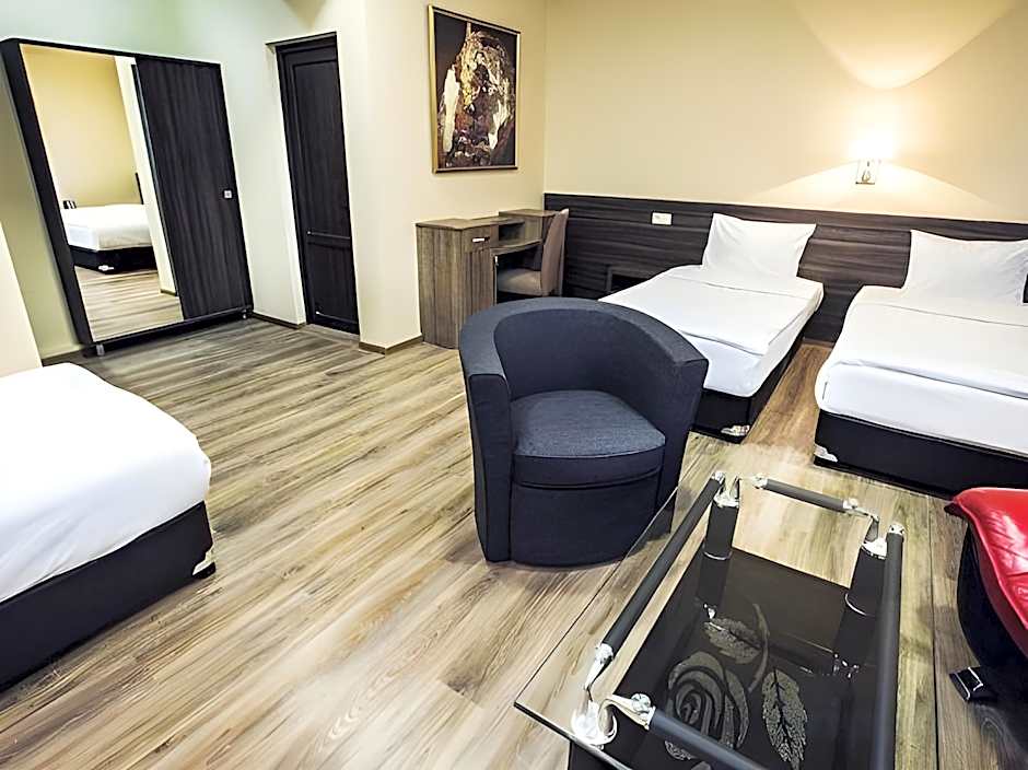 Yerevan Deluxe Hotel