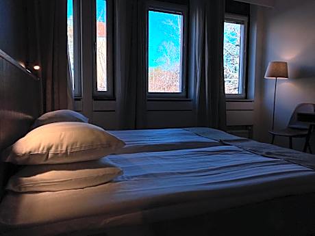 Triple Room with Private Bathroom Outside Room in Hall