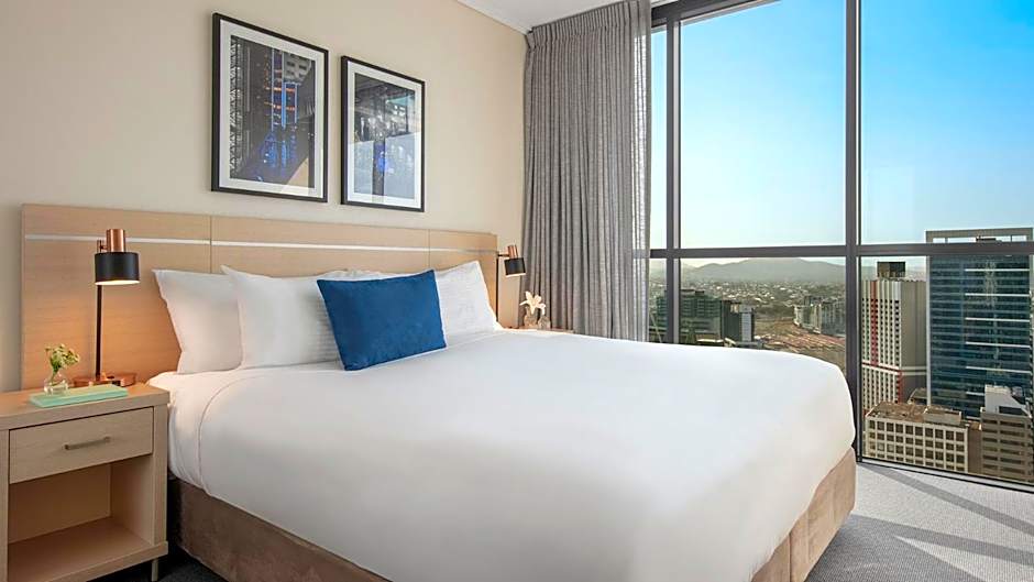 Oaks Brisbane on Charlotte Suites