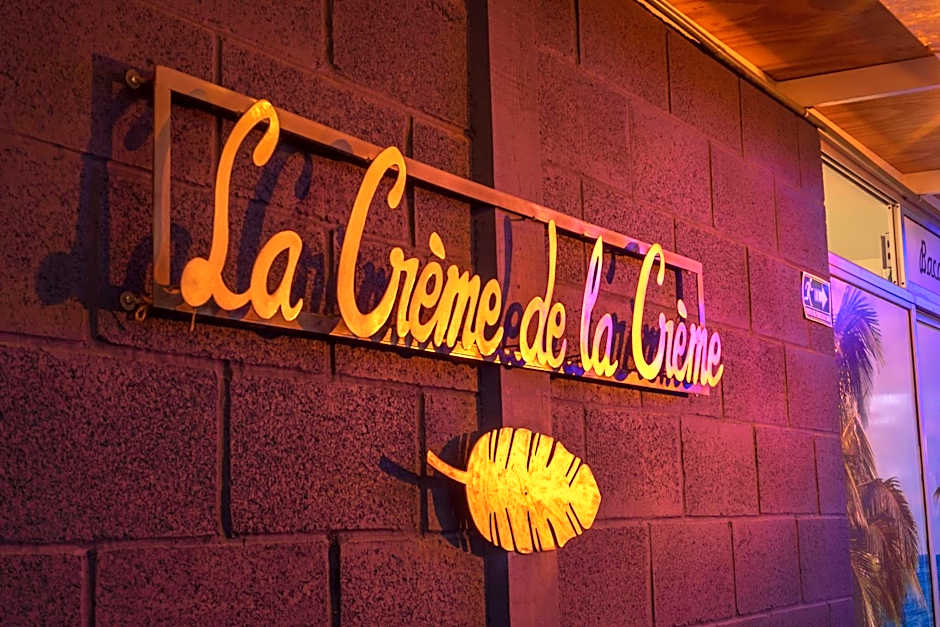 La Créme de la Créme Hostel