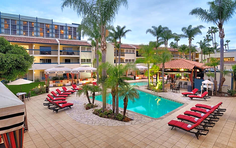 Atrium Hotel At Orange County Airport