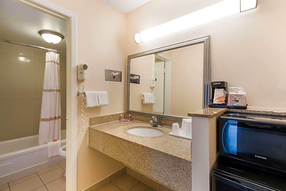 Econo Lodge North Washington
