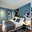 Camera Hotel