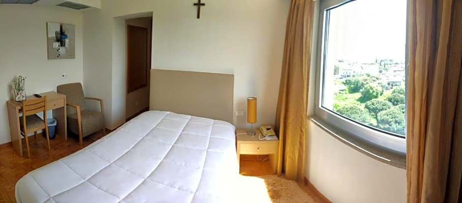 Photo 1 of 8 of Single Room