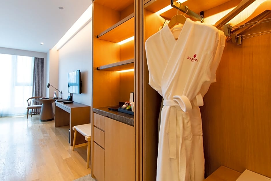 Ramada Plaza Wyndham Wenzhou Cangnan