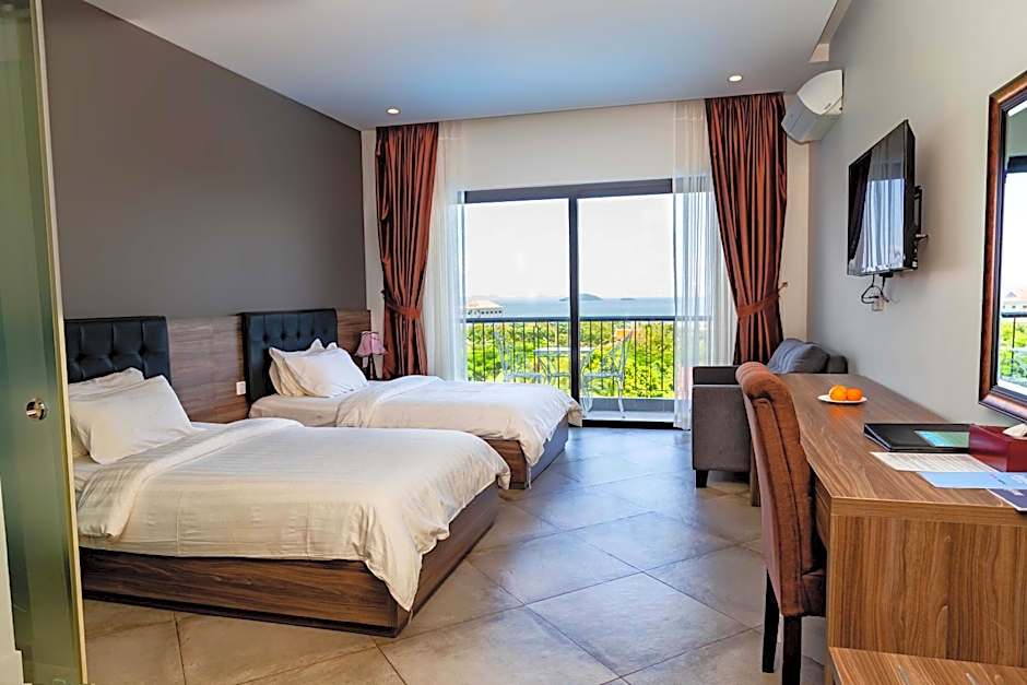 Photo 1 of 5 of Deluxe 2 Beds, Sea View