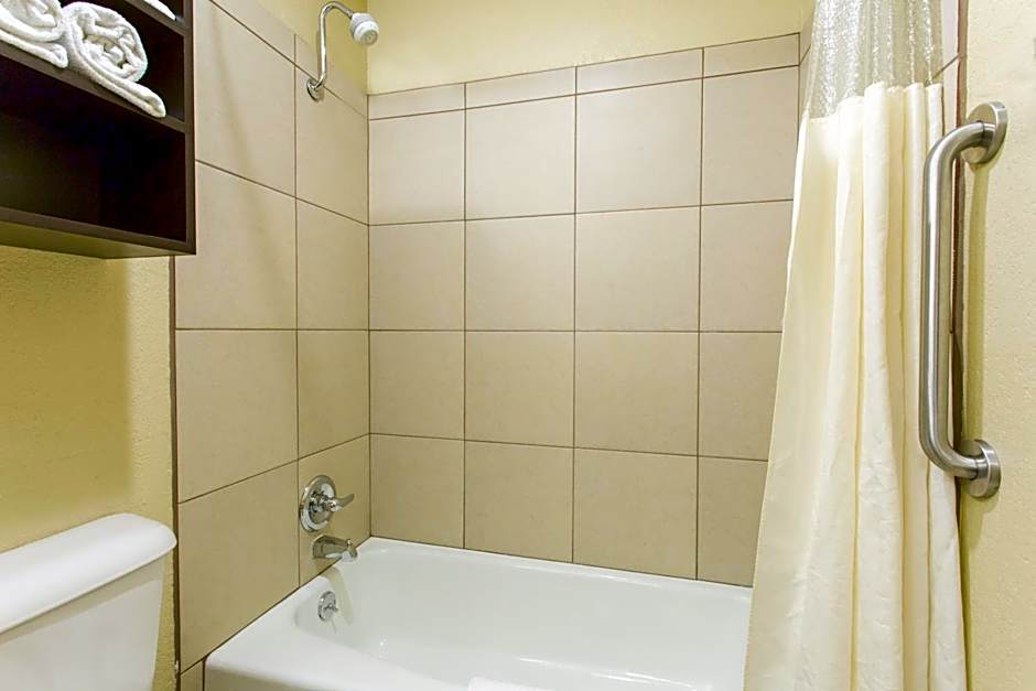 Days Inn & Suites by Wyndham Waterloo