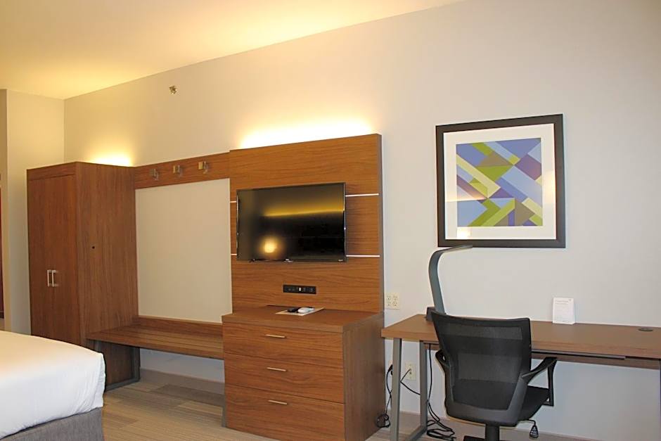 Holiday Inn Express Hotel & Suites Mansfield By IHG