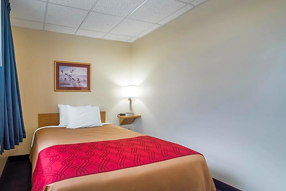 Photo 1 of 4 of 1 Queen Bed