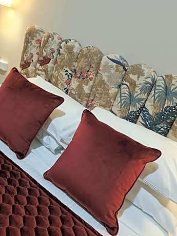 Small Double Room - Shoebox