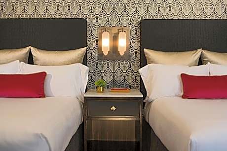 Deluxe Room with Two Double Beds and Roll-In Shower - Mobility Accessible