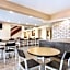 Super 8 by Wyndham Hannibal
