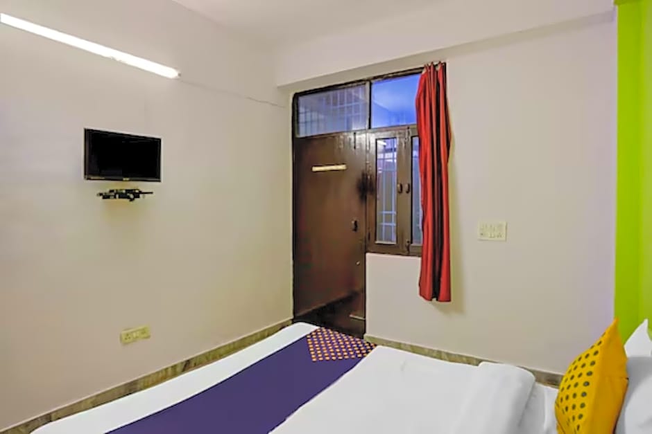 Goroomgo Raj hotel vip Noida