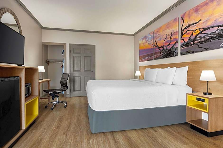 Days Inn by Wyndham Kingsland GA