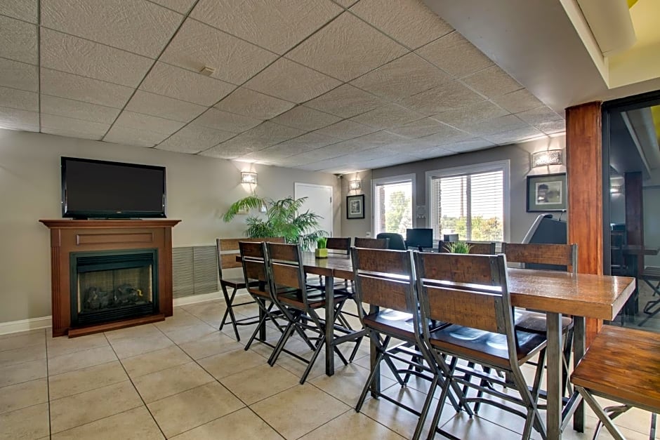Greenfield Inn & Suites Elizabethtown, KY I65 Exit 94