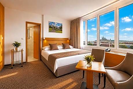 Suite with Balcony and Executive Lounge Access