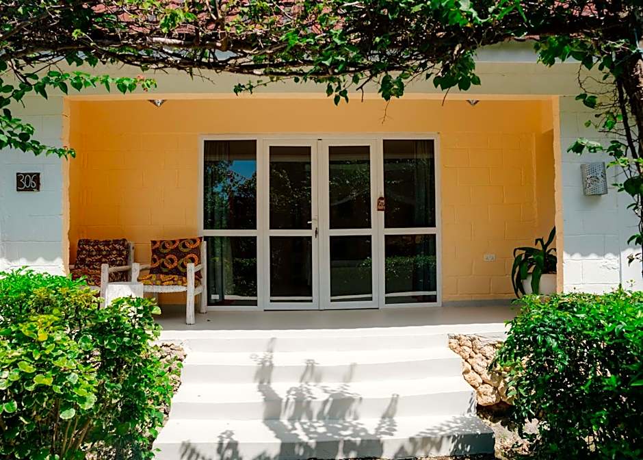 Pearl Beach by Sansi