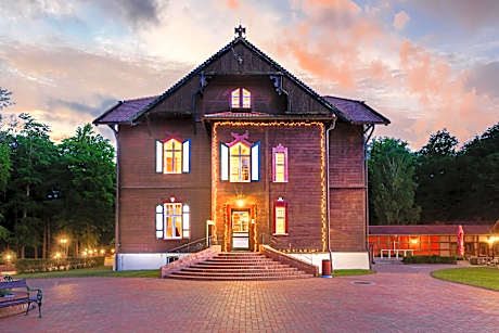 Hotel Garni Jagdschloss Waldsee mit Frühstücksbuffet & Schlossküche für Selbstversorger