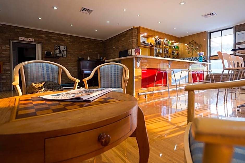 Farnham Court Motel and Restaurant