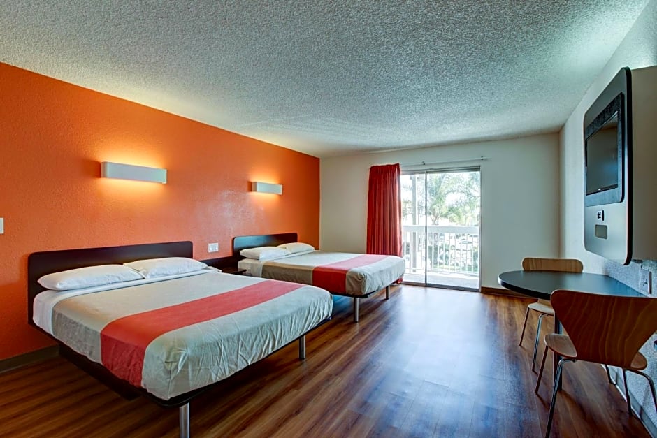 Motel 6-Santa Ana, CA - Irvine - Orange County Airport