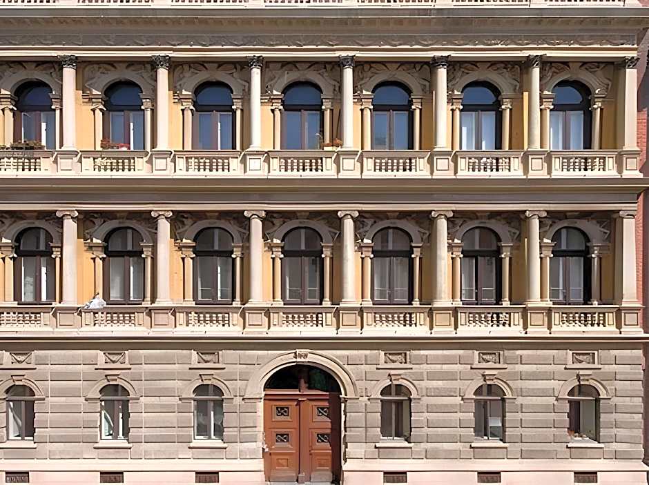 House Octogon