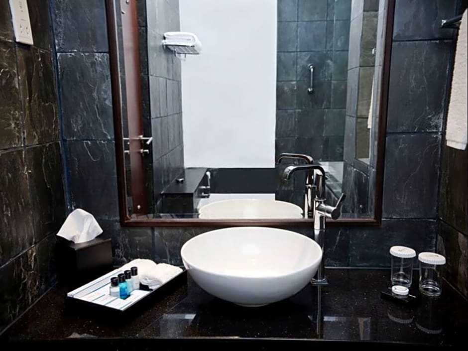 Ocean Edge Suites & Hotel Colombo