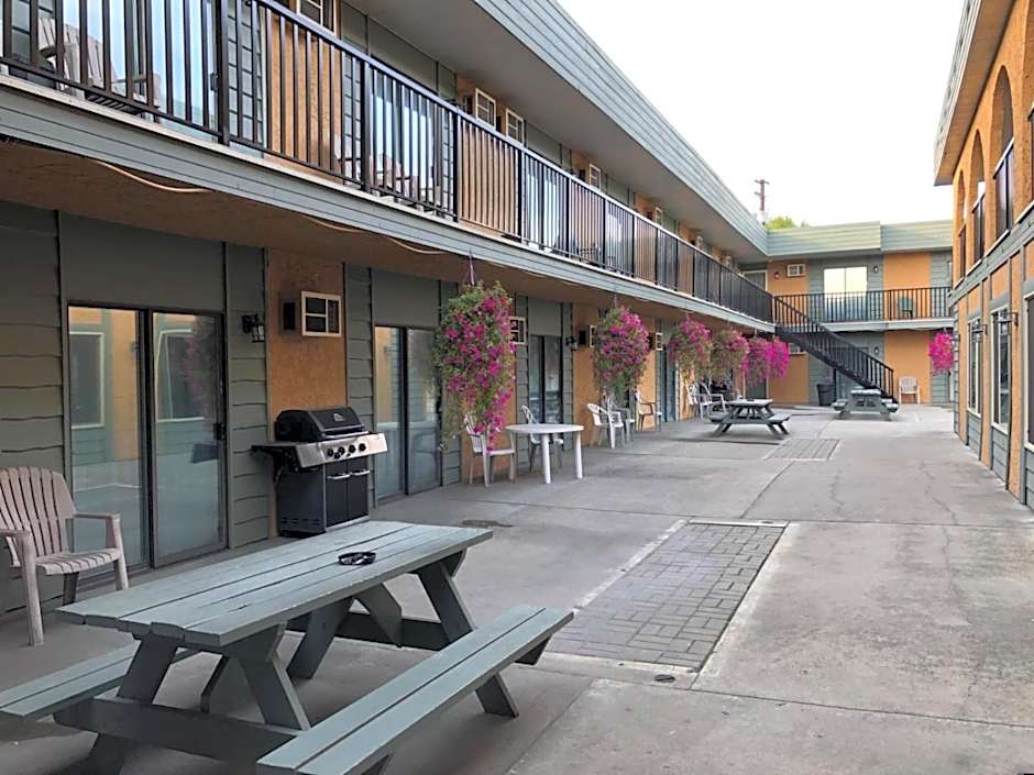 Courtyard Inn Vernon