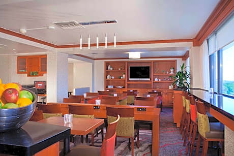 2 Queen w/Lounge Access, Guest room, 2 Queen