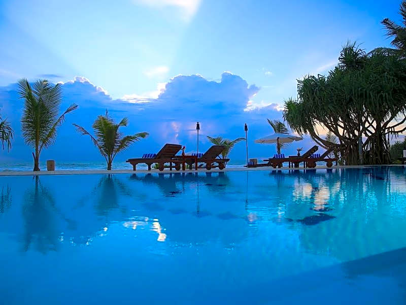 Whispering Palms Hotel